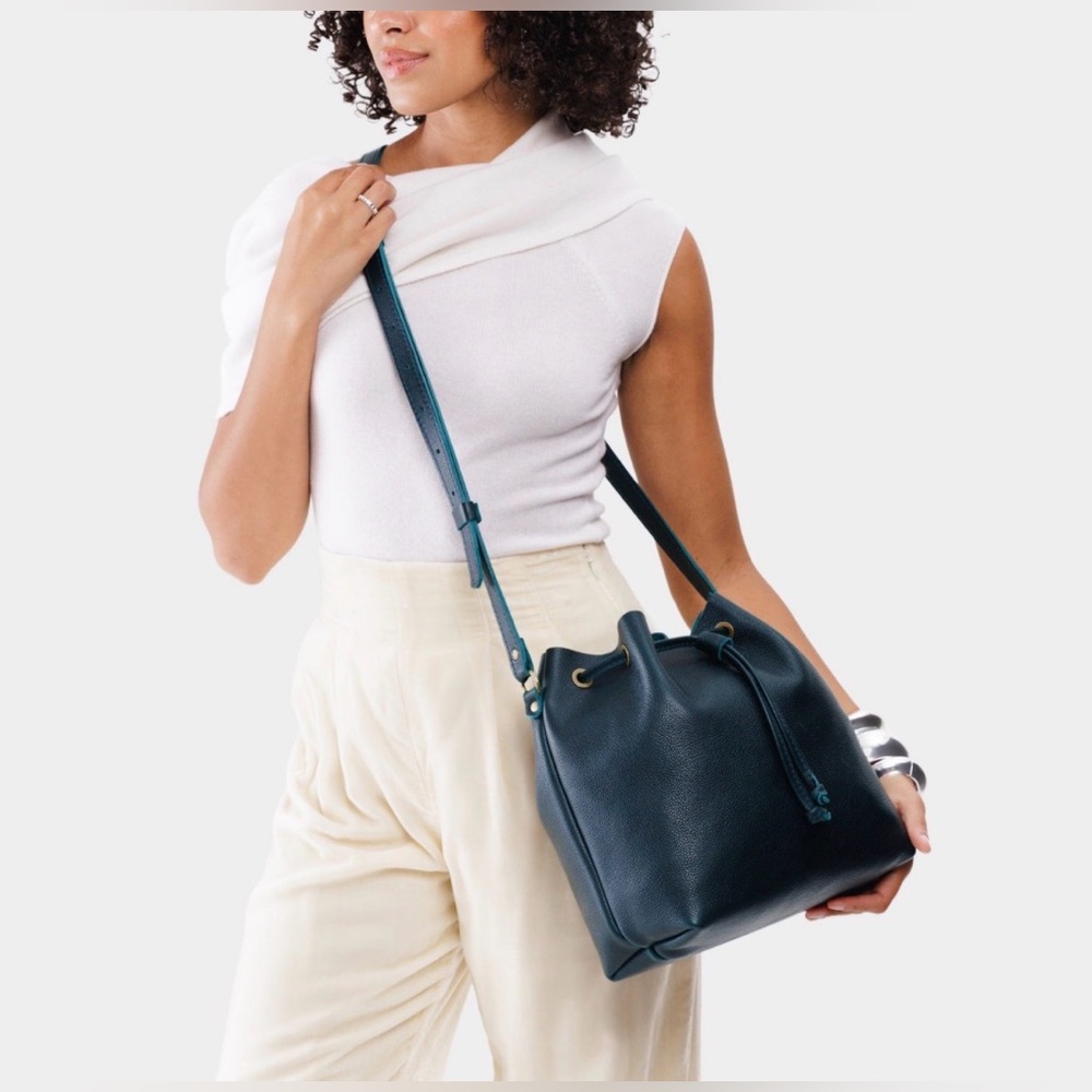 🆕 Portland Leather Goods LARGE Bucket Bag in BOREAL! 💚💙 - Picture 3 of 13